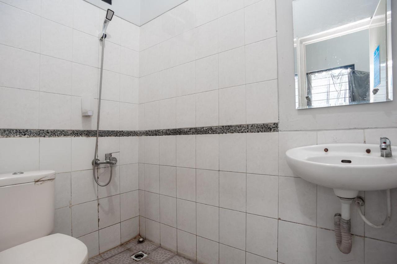 Reddoorz Near Margonda Raya Ξενοδοχείο Depok Εξωτερικό φωτογραφία