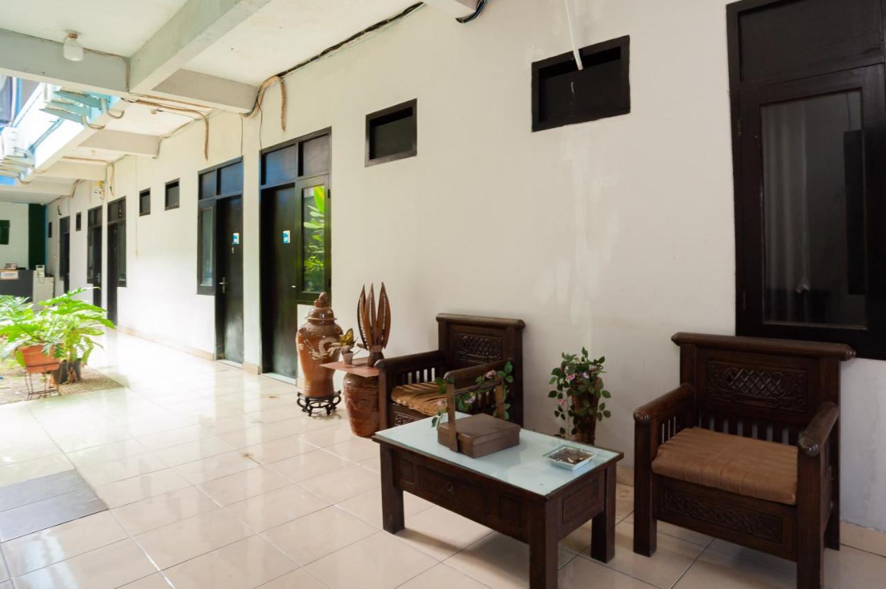 Reddoorz Near Margonda Raya Ξενοδοχείο Depok Εξωτερικό φωτογραφία