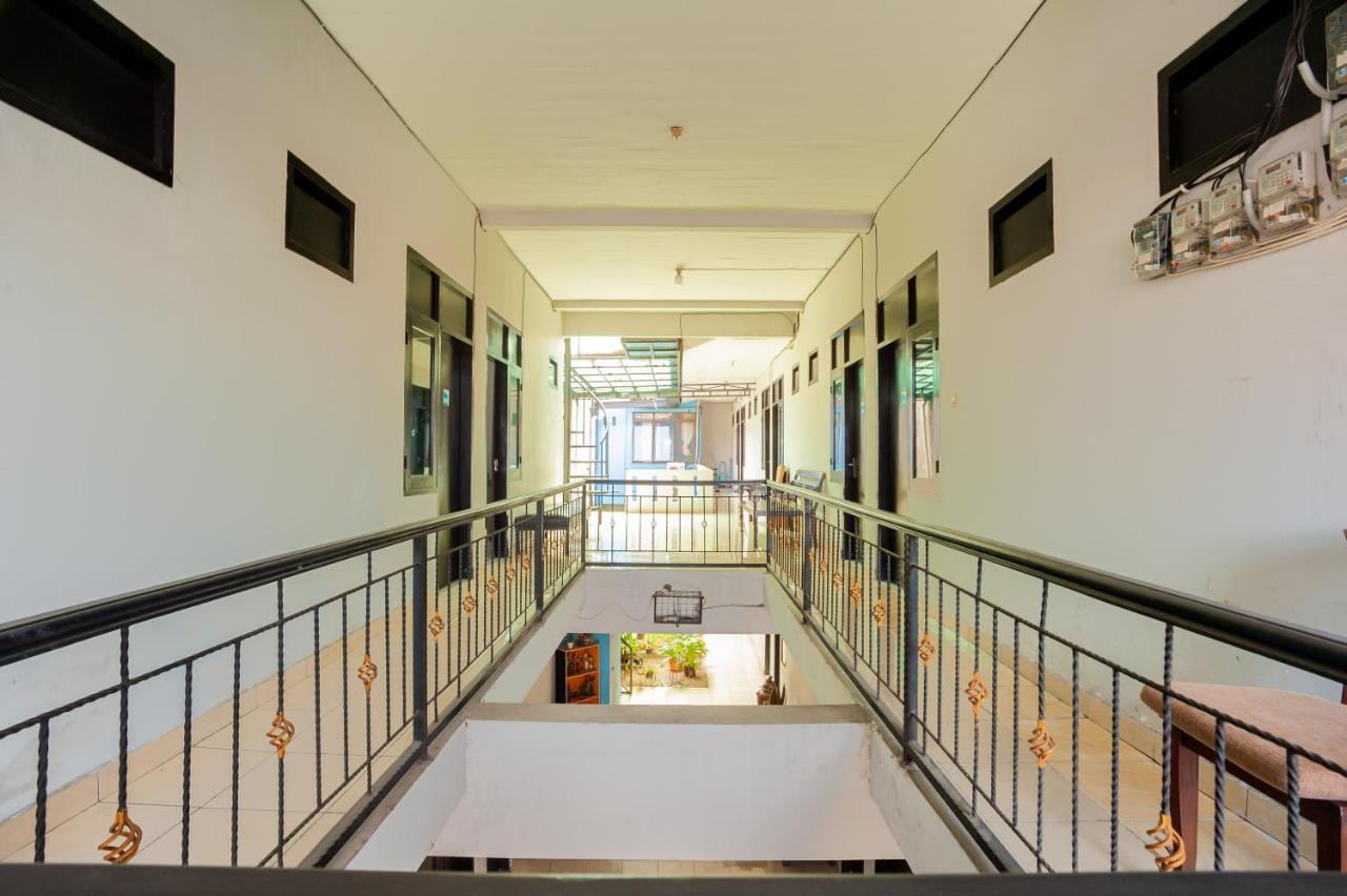 Reddoorz Near Margonda Raya Ξενοδοχείο Depok Εξωτερικό φωτογραφία