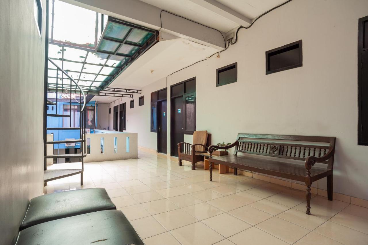 Reddoorz Near Margonda Raya Ξενοδοχείο Depok Εξωτερικό φωτογραφία